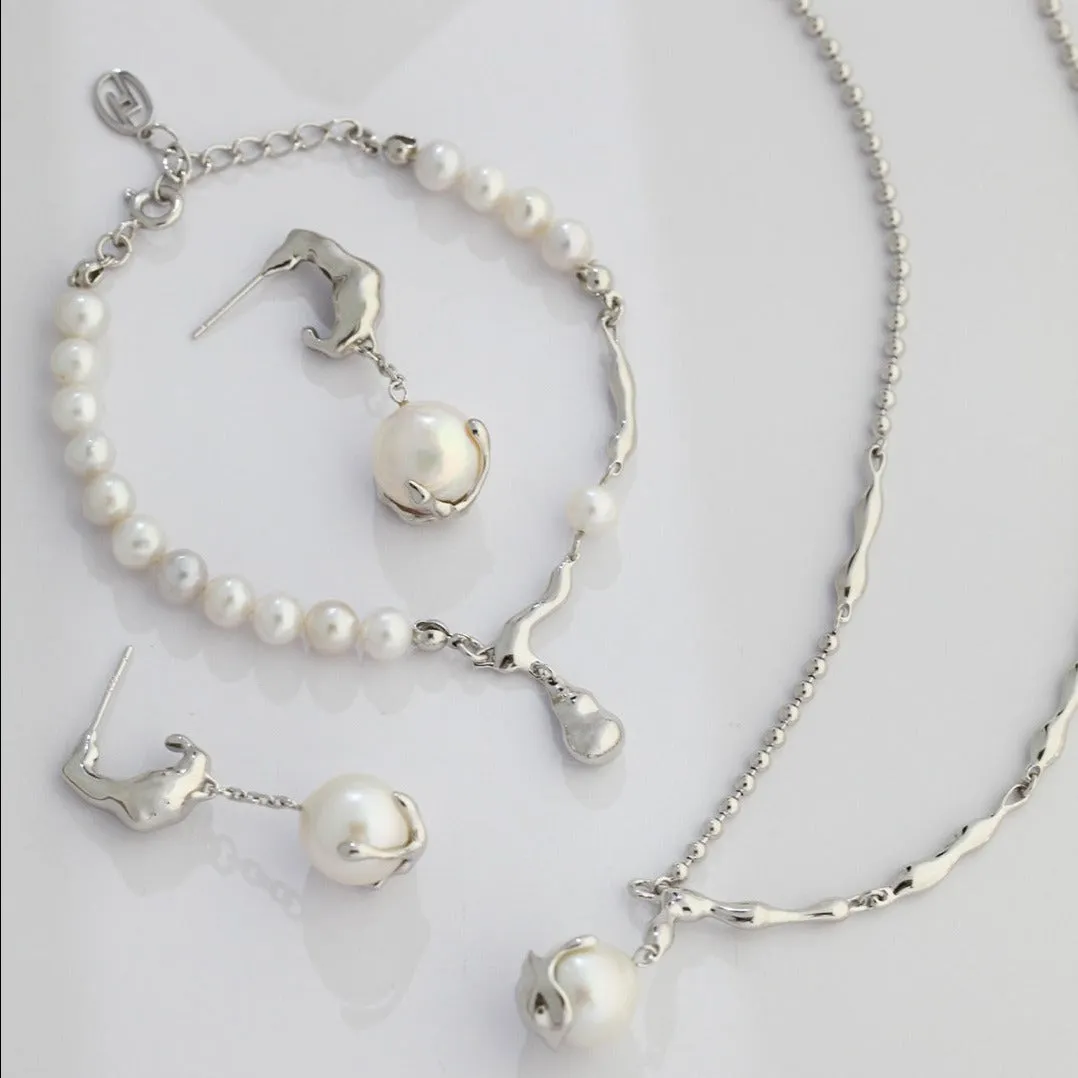 Baroque Pearl Pendant Necklace