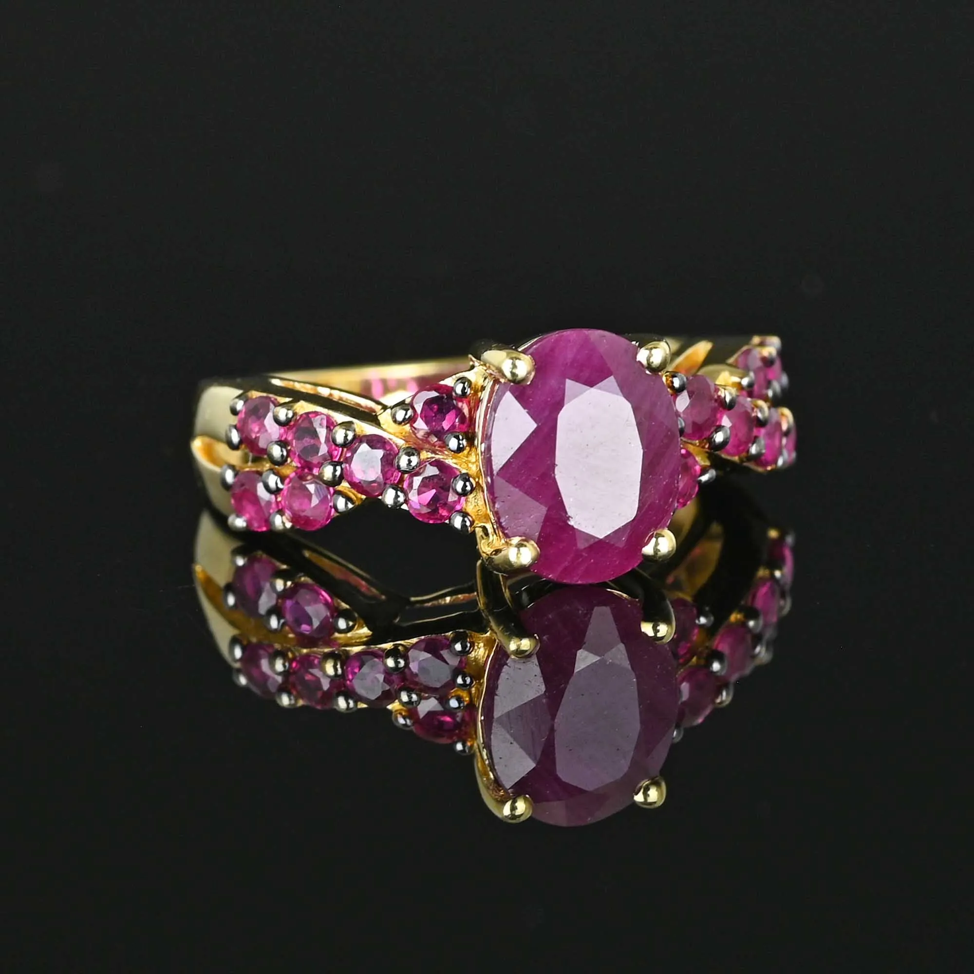 Vintage Cross Over Band Natural Ruby Ring in Gold